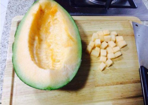 阿婆吃哈密瓜视频,甜蜜滋味尽收眼底