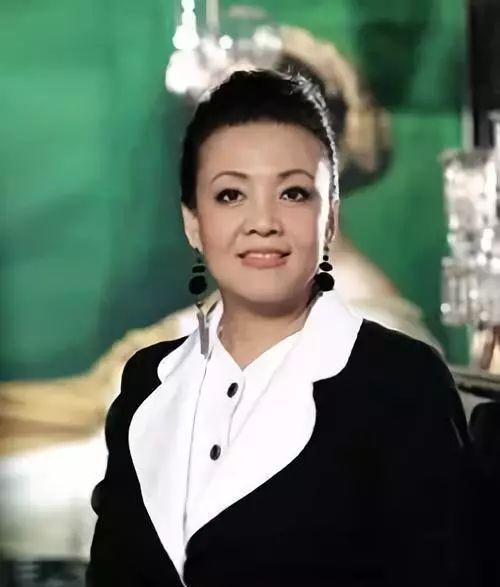 小伙吃瓜爱上张兰,小伙吃瓜意外爱上张兰，揭秘美食背后的情感故事